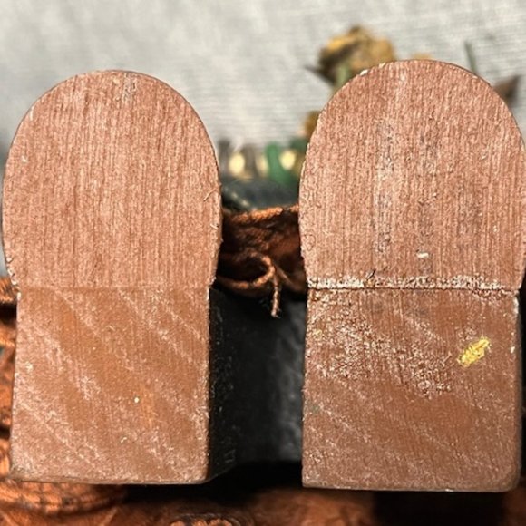 VTG 1997 Wooden Girl Doll Drying Herbs & Flowers Lizzie High 6"x4" Retired - Picture 9 of 11